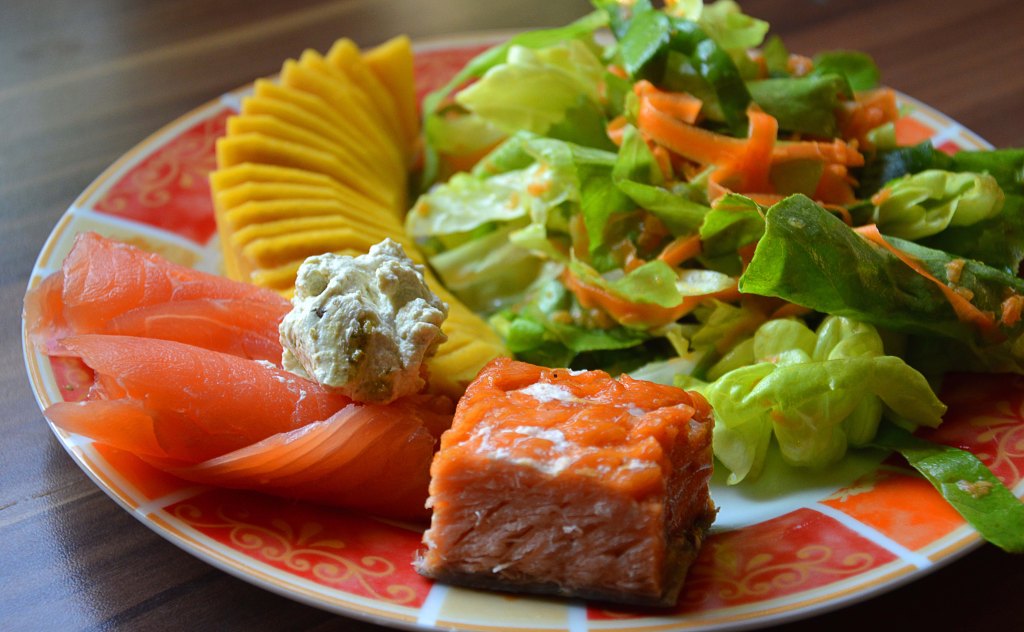 Recipe: Cold Mango Salad with&nbsp;Salmon