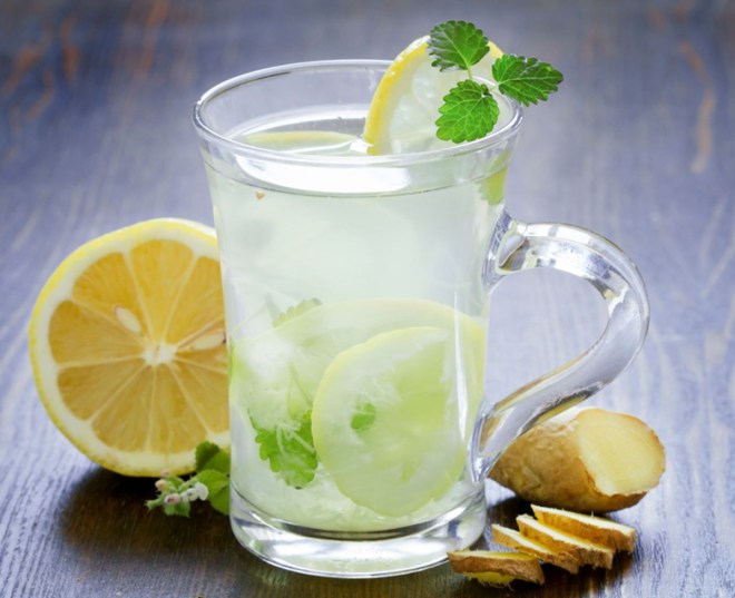Ginger honey lemonade for summer.