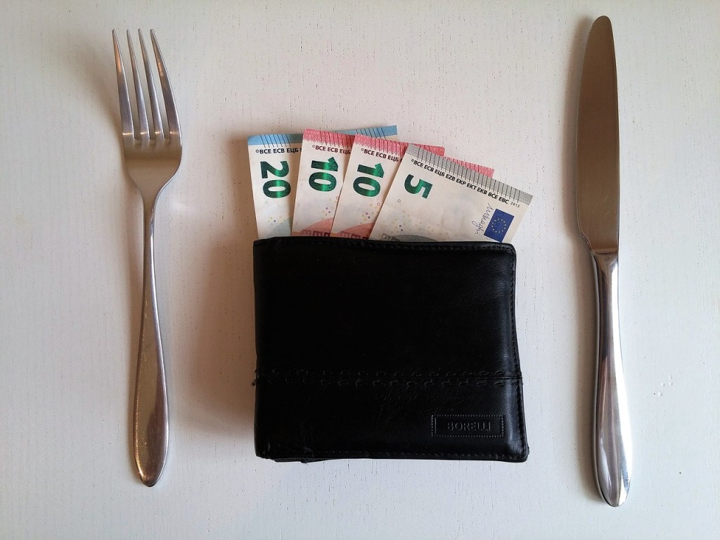 5 Simple Rules of Eating While On A Budget for Those Who Hate To&nbsp;Cook